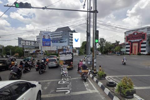 JL. WOLTERMONGINSIDI, DEPAN HOTEL ASIA, SOLO