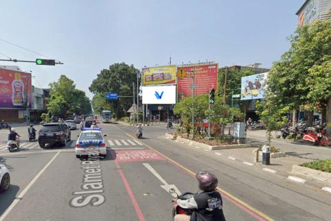JL. SLAMET RIYADI, PEREMPATAN NGAPEMON, SOLO