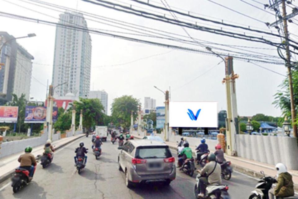 Videotron JL. Pemuda (Monumen Kapal Selam), Surabaya