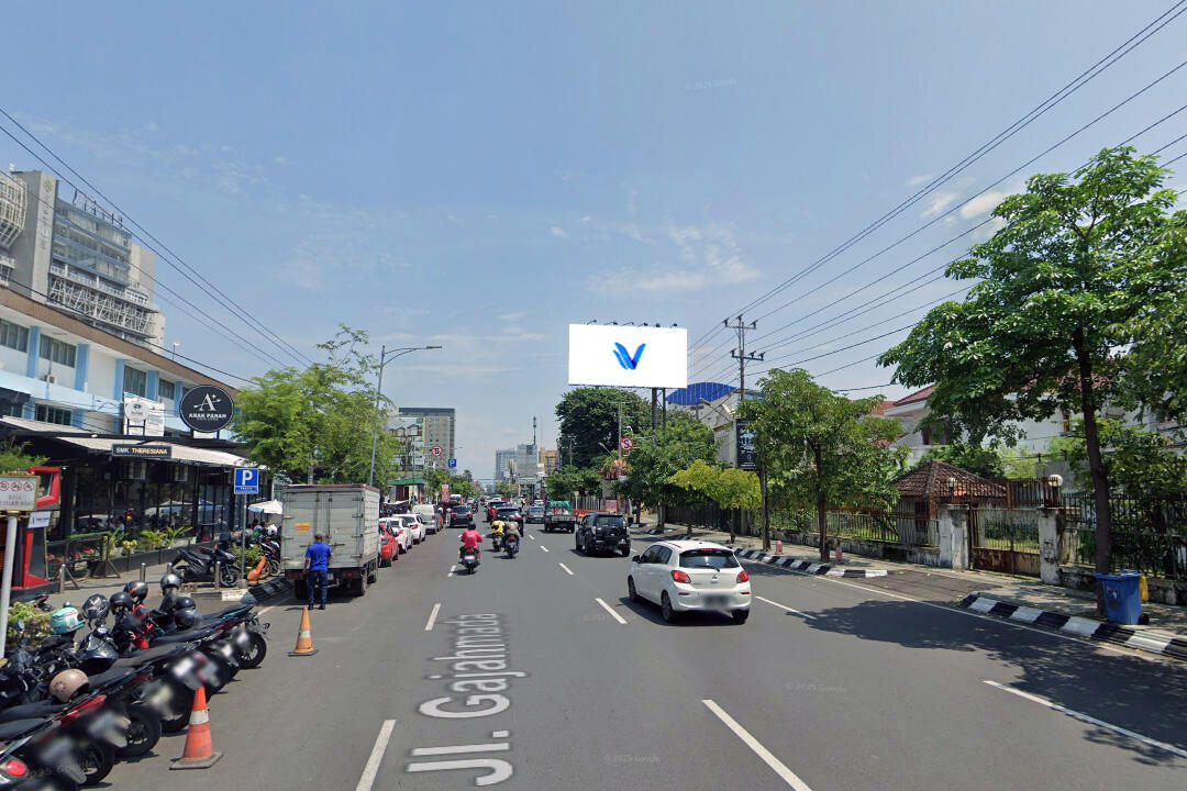 Billboard Jl. Gajahmada (Pertigaan Wot Gandul - Seberang Sekolah Theresiana), Semarang