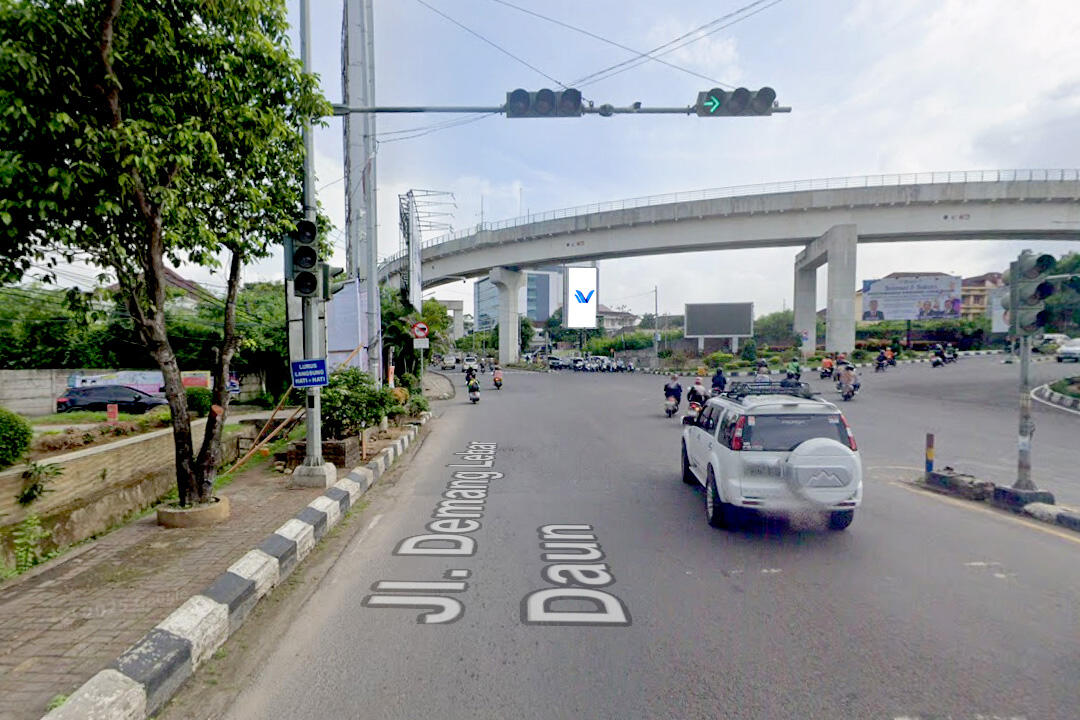 Billboard JL. Demang Lebar Daun Depan Dunkin Donat, Palembang