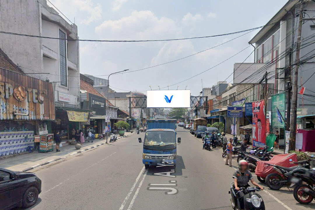 Billboard JL. A. Yani Pasar Kosambi (Halte Bus Kosambi), Bandung