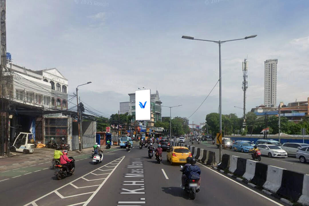 Billboard Jl. K.H. Mas Mansyur (Dekat Gedung KPP Tanah Abang), Jakarta Pusat