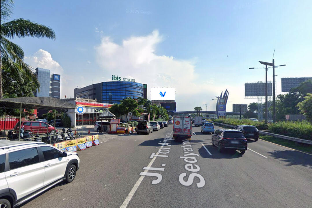 Billboard Jl. Tol Prof. Dr. Sediyatmo - Rawa Bokor KM 3 (Pintu Gerbang Utama Soeta), Tangerang