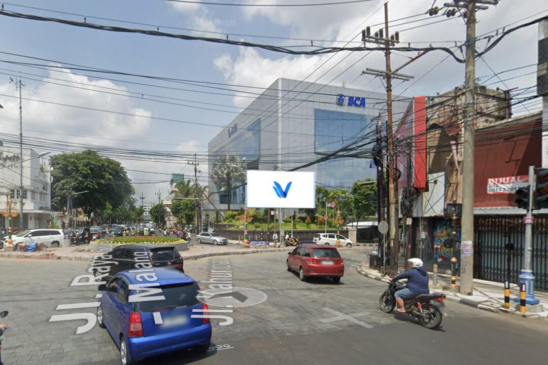 Billboard BCA KCU Malang, Jln. Jendral Basuki Rahmat No. 70-74, Malang