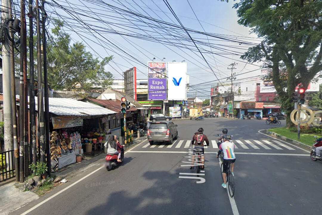 Billboard Jl. Bendungan Sutami Perempatan (Kanan), Malang