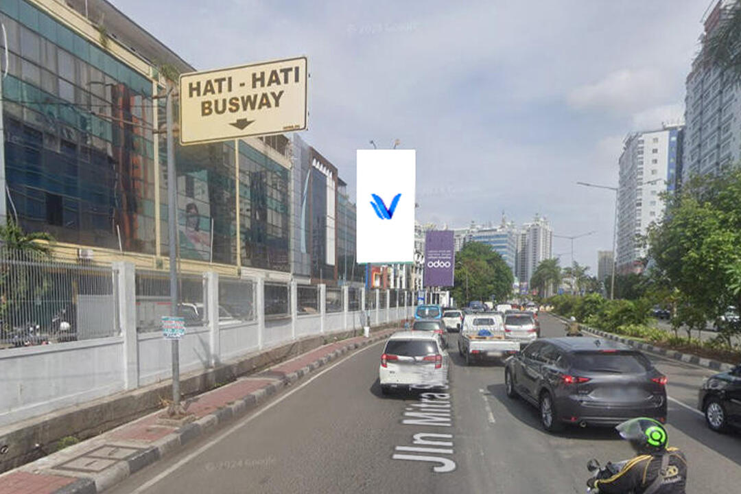 Billboard Jl. Mitra Sunter Boulevard (dana pensiun Toyota), Jakarta Utara