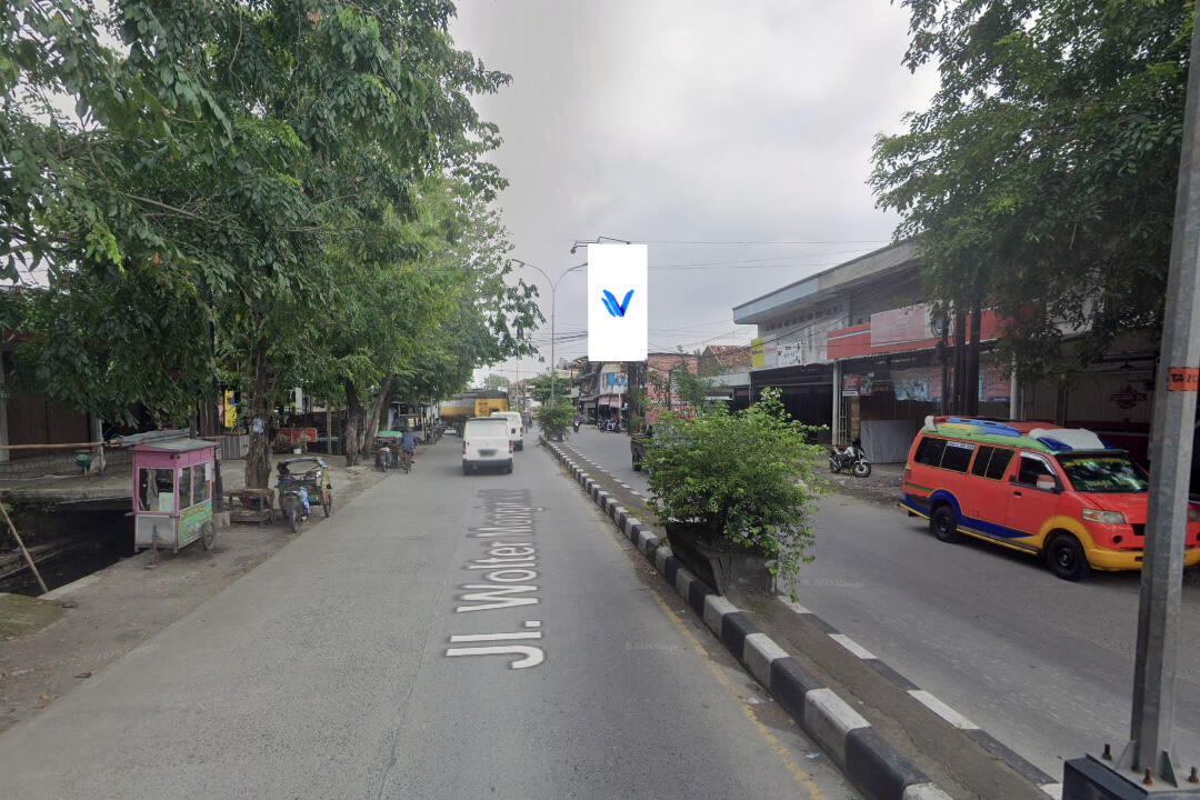 Billboard Jl. Wolter Monginsidi Perempatan Pasar Genuk, Semarang