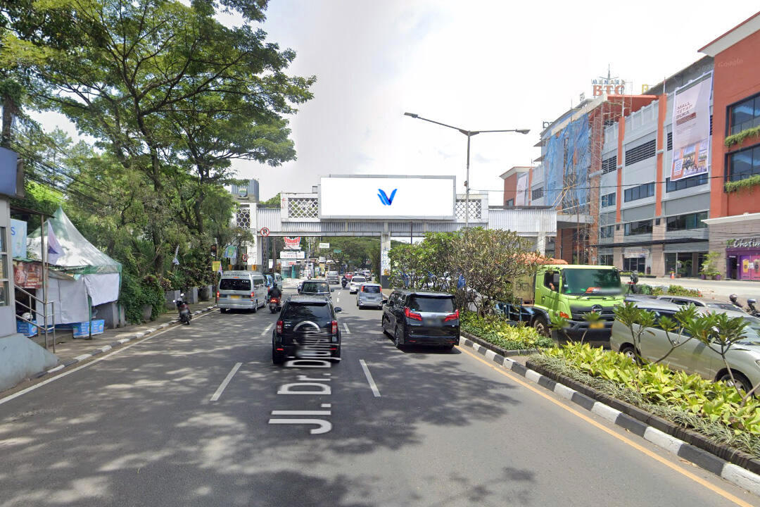 Billboard JPO JL. DR. DJUNJUNAN (DEPAN D'BOTANICA), BANDUNG