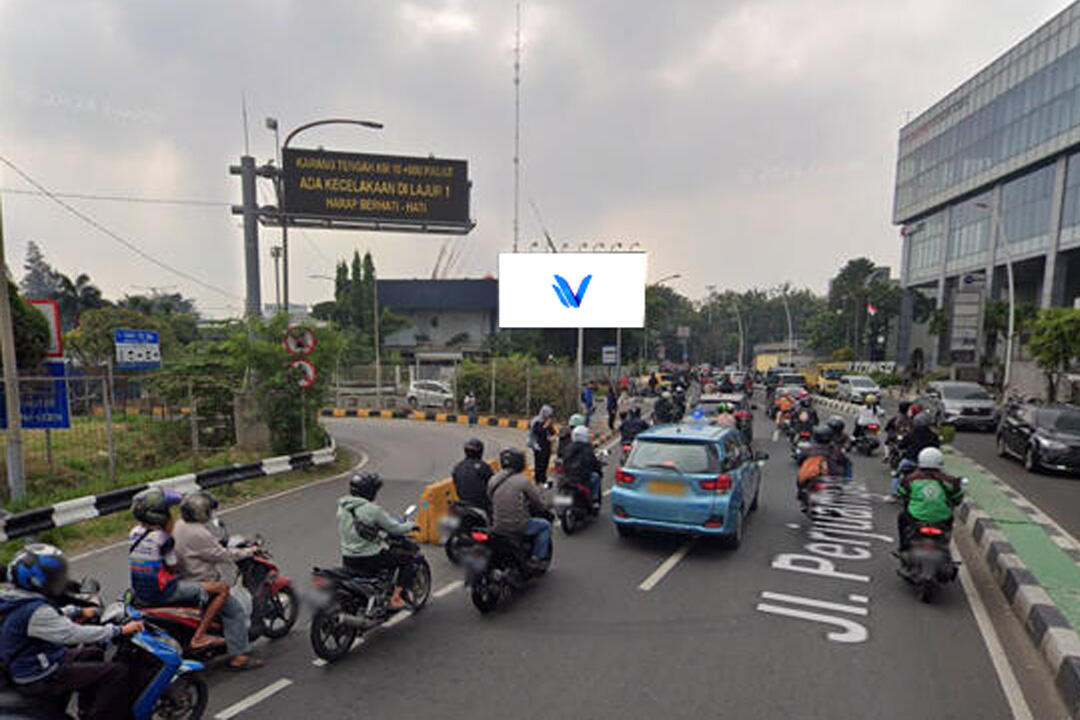 Billboard Jl. Perjuangan (Seberang AKR Tower), Jakarta Barat