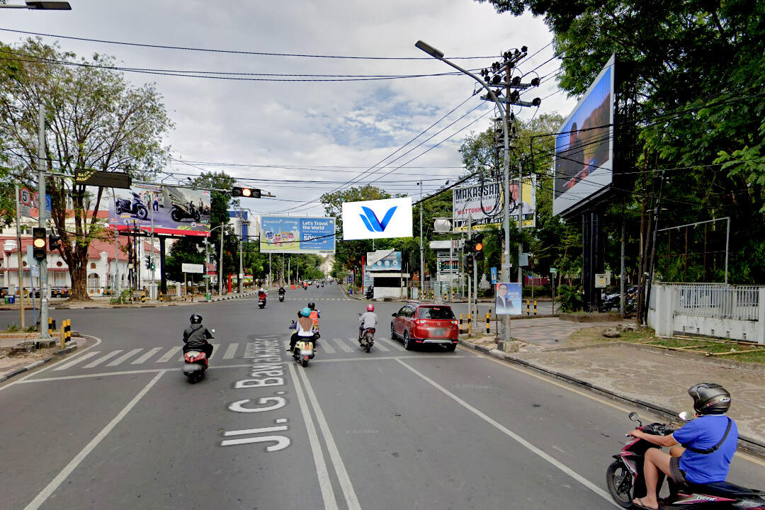Billboard JL. JEND. SUDIRMAN (LAPANGAN KAREBOSI - JALAN KARTINI), Makassar