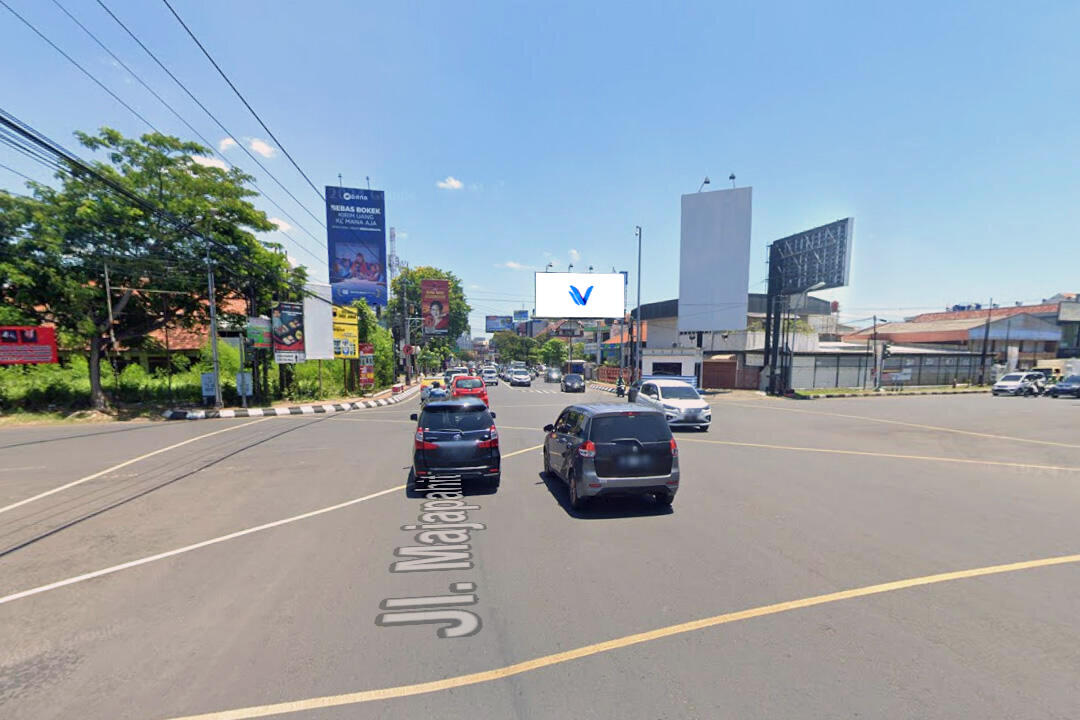 Billboard JL. Brigjend Katamso (Perempatan Milo), Semarang
