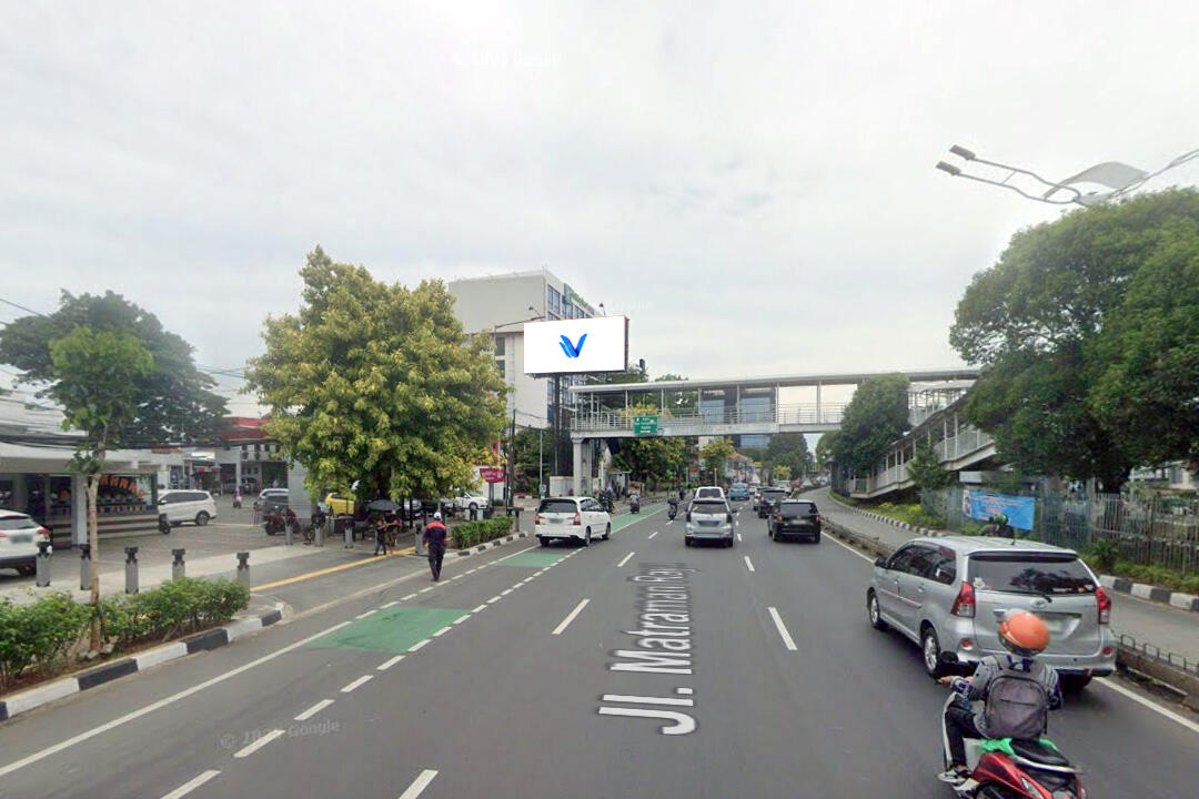 Billboard Jl. Matraman Raya (Depan Toko Buku Gramedia), Jakarta Timur