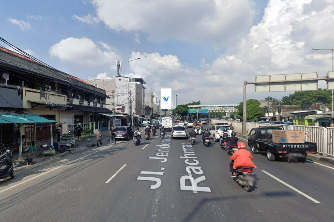 Billboard Jl. Jend. Basuki Rahmat, Jakarta Timur