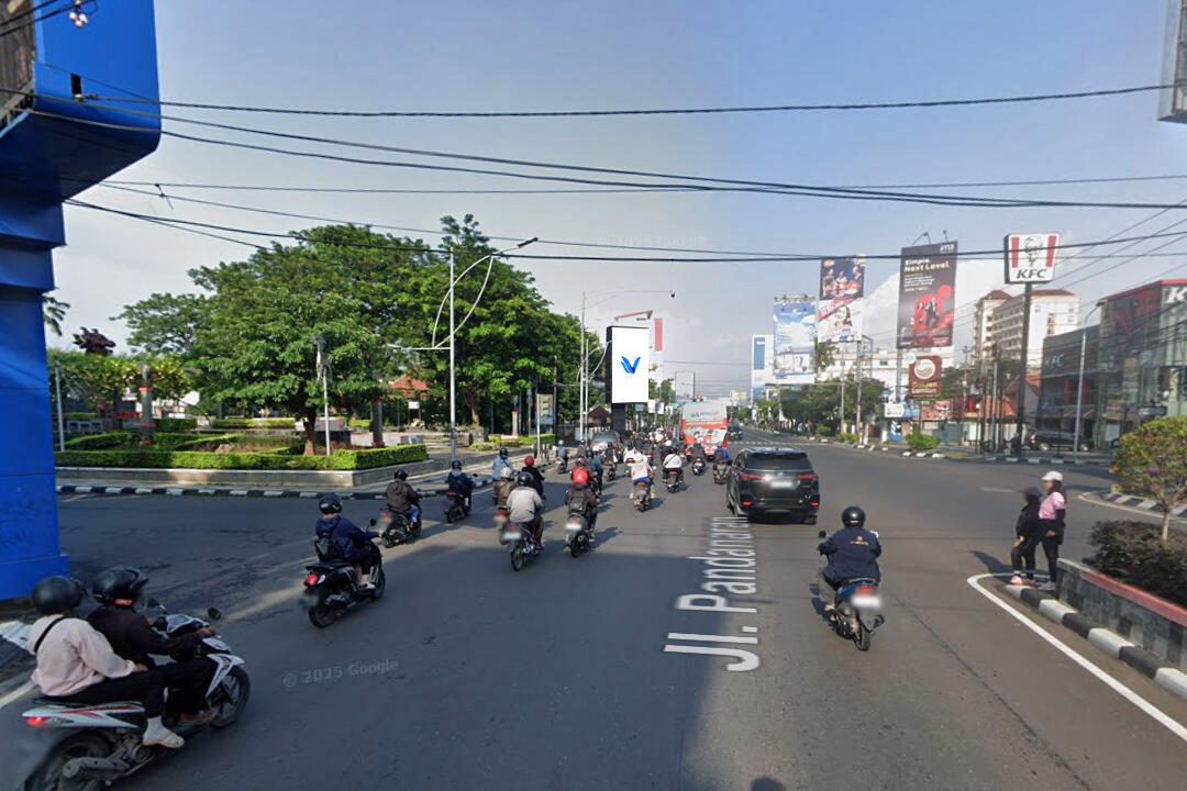 Videotron Jl. Pandanaran (Depan Taman Pandanaran), Semarang