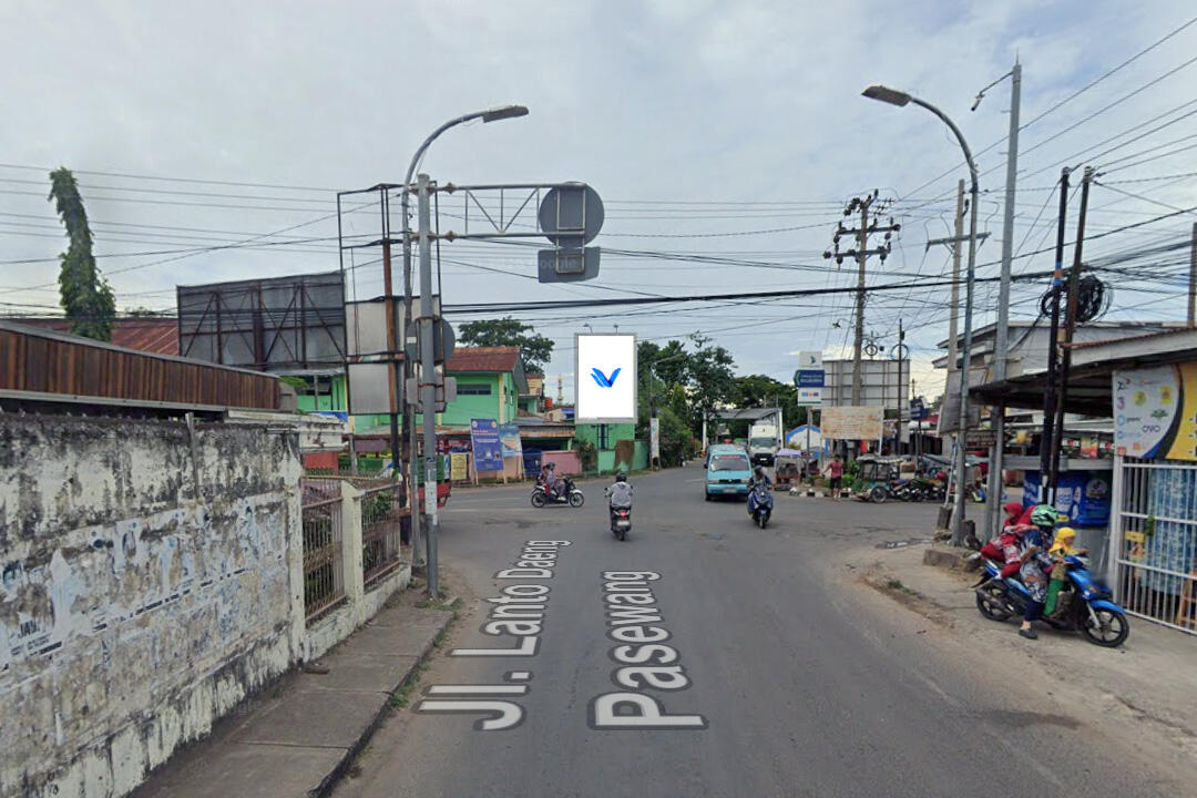 Baliho JI. Soekarno / JI. Hasanuddin, Kab. Bulukumba