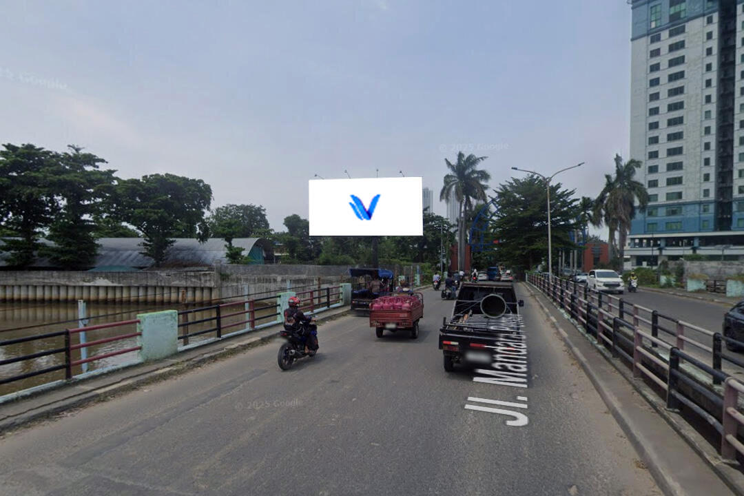 Billboard Gerbang Pantai Indah Kapuk, Jakarta Utara