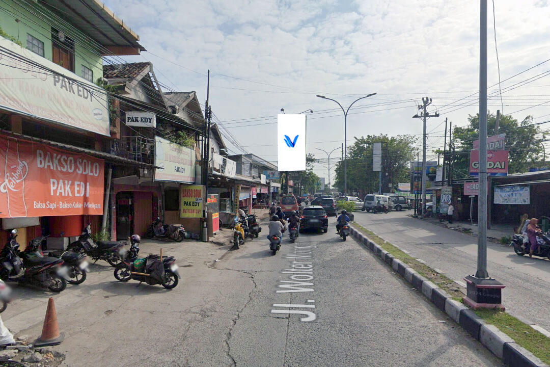 Billboard Jl. Wolter Monginsidi Perempatan Pasar Genuk, Semarang