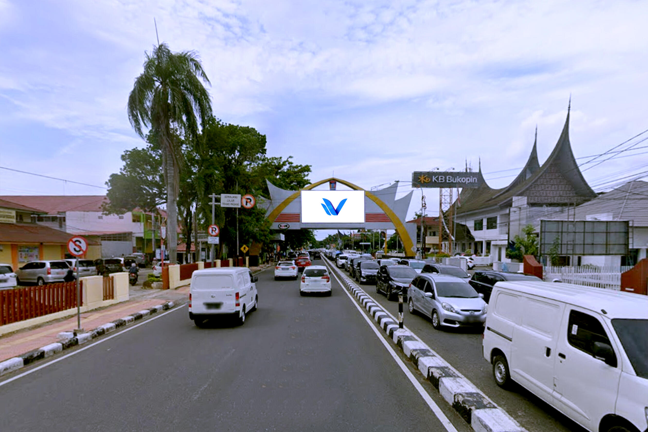 Videotron Jl. Jendral Sudirman, Padang