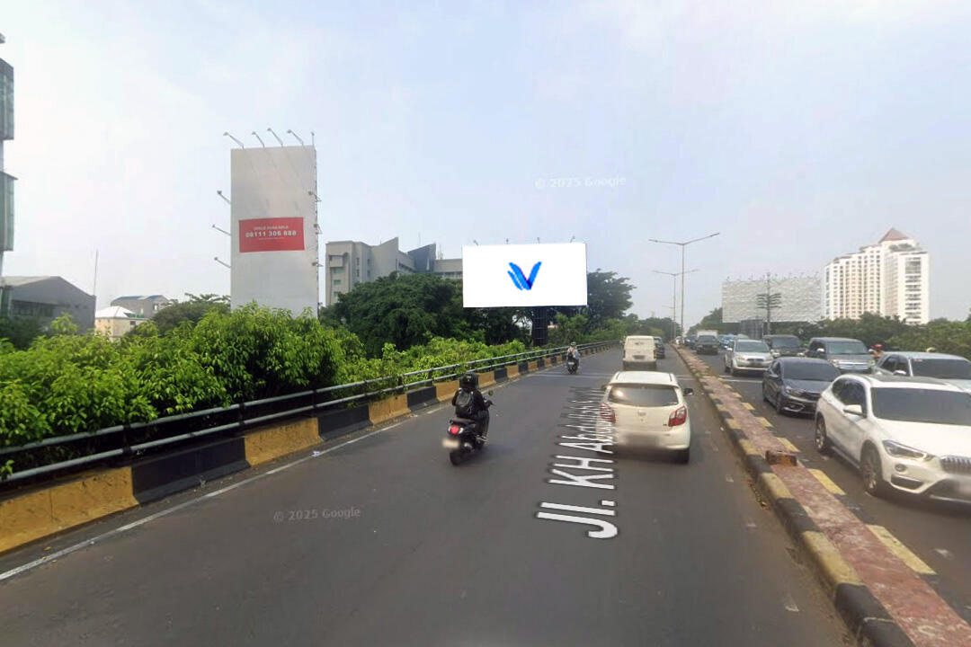 Billboard Taman Saharjo Jl. KH Abdullah Syafei, Jakarta Selatan