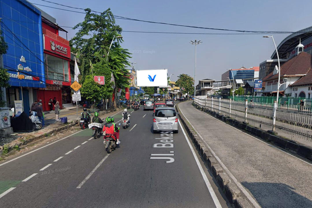 Billboard Jl. Bekasi Barat (Pasar Rawa Bening), Jakarta Timur