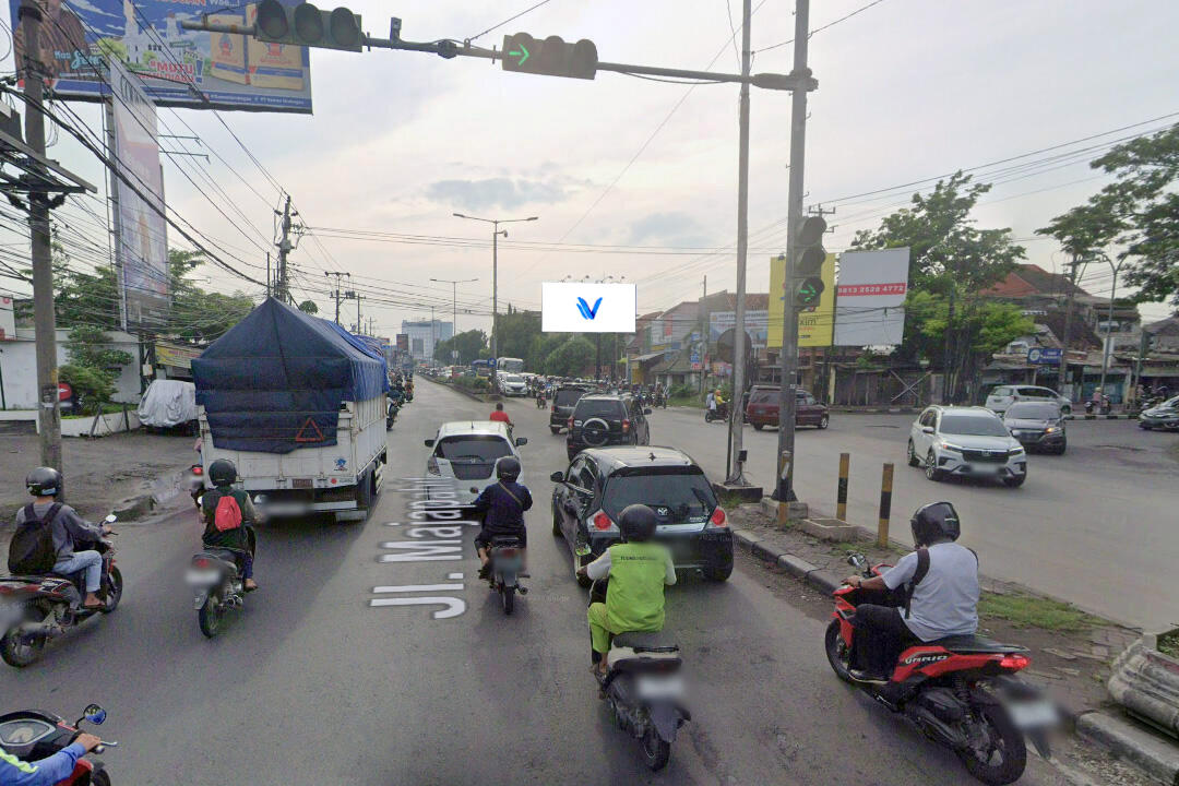 Billboard Jl. Majapahit Perempatan ADA Swalayan Fatmawati, Semarang
