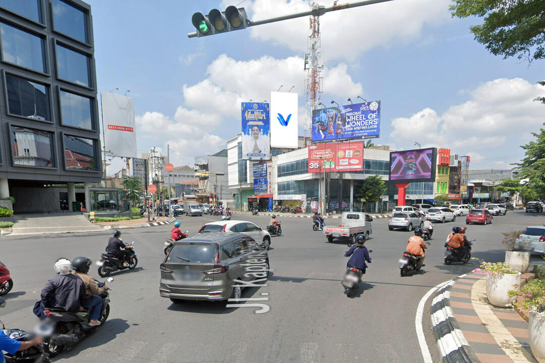 Billboard Jl. Pemuda (Toko Diana Jam 2), Semarang