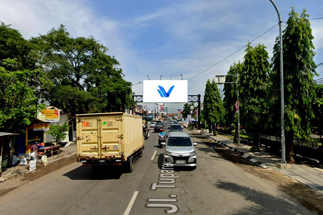 Billboard Jl. Tuparev, Cirebon