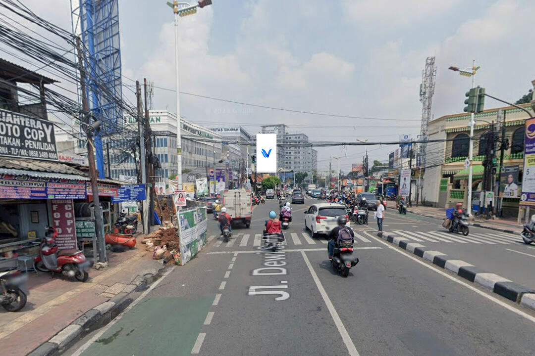 Billboard Jl. Dewi Sartika (Dekat Lampu Merah Kampus Binawan), Jakarta Timur