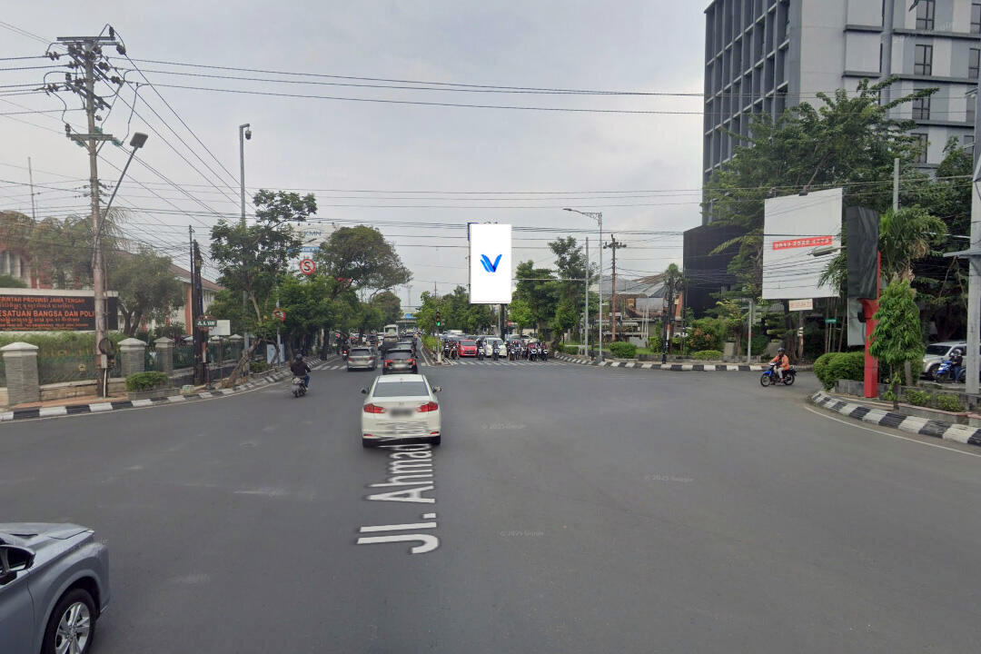 Billboard Jl. A. Yani Semarang Perempatan Erlangga - Depan Hotel HAKA, Semarang