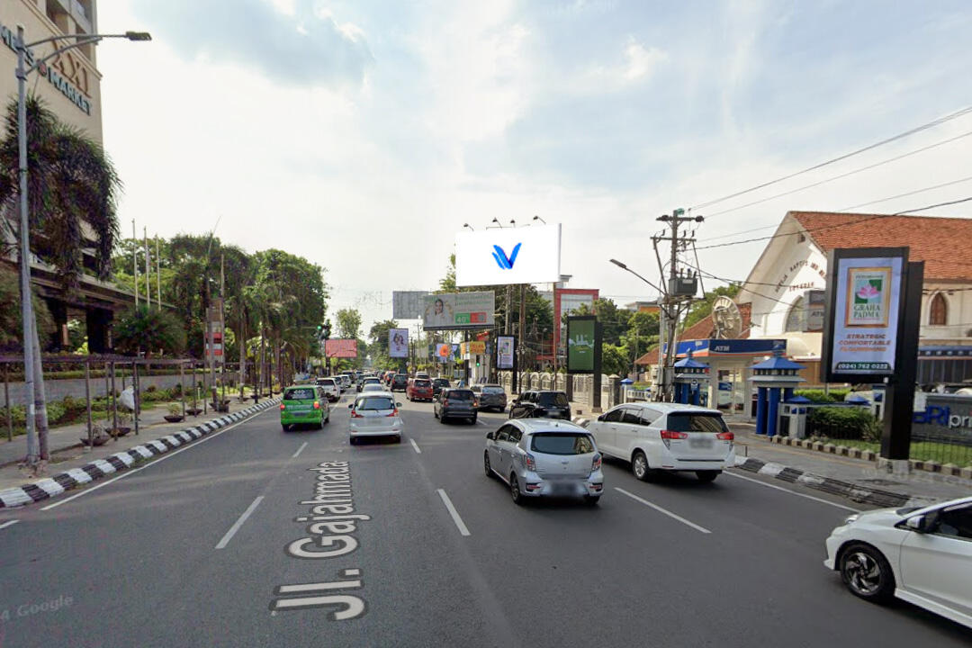 Billboard JI. Gajahmada (Hal Gereja GBI seteran, Sebrang Tentrem Mall), Semarang