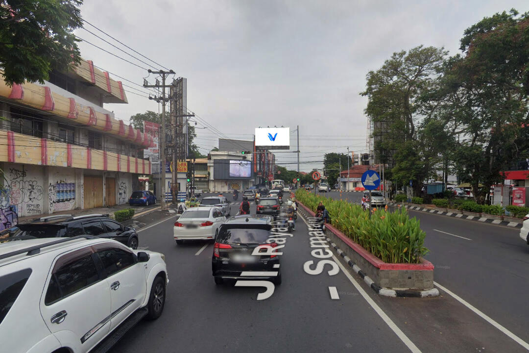 Billboard Perempatan Jl. Brigjend Katamso - Jl. A. Yani, Semarang