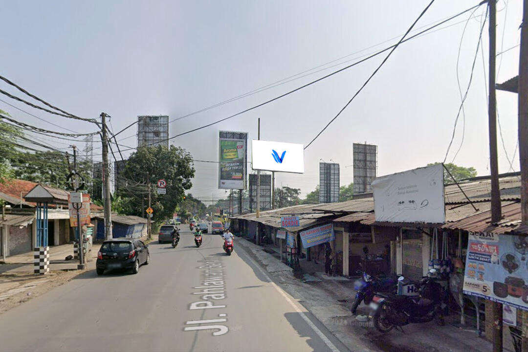 Billboard Jl. Raya Serpong (Perempatan Muncul), Tangerang Selatan