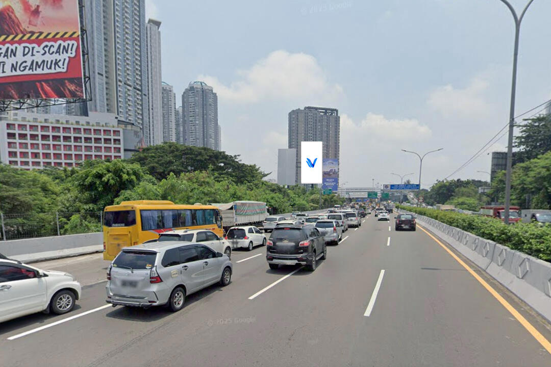 Billboard Gerbang Tol Tomang, Jakarta Barat
