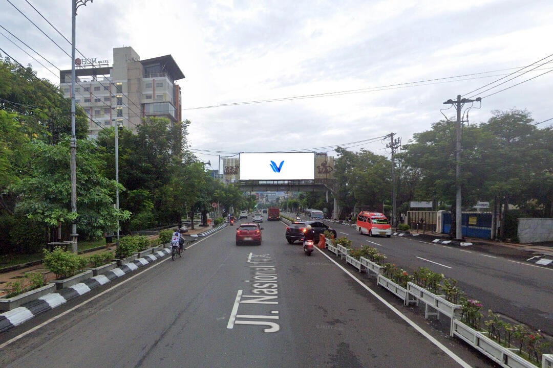 Billboard Jl. Pandanaran (samping Multindo Finance), Semarang