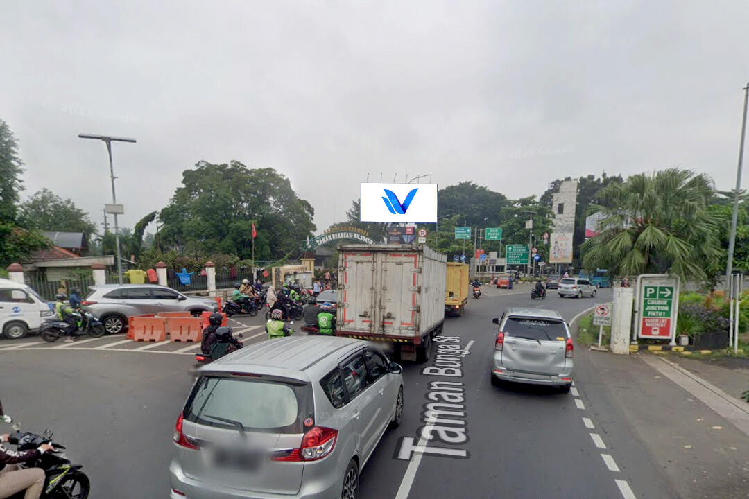 Billboard Jl. Raya Cibubur (Taman Wiladatika), Depok