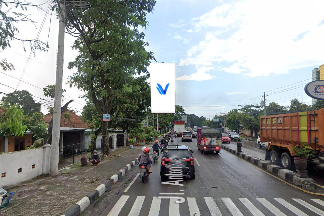 Billboard Jl. Perintis Kemerdekaan (Pertigaan Pramuka), Semarang