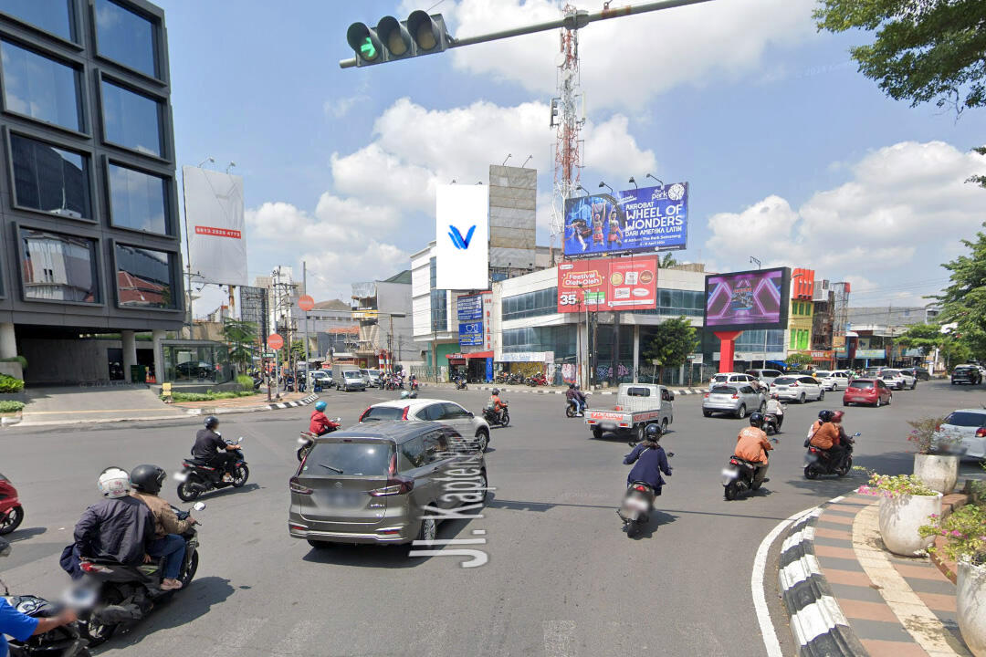 Billboard Jl. Pemuda (Toko Diana Jam 1), Semarang
