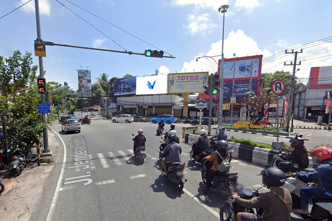 Billboard JI. MT. Haryono (Simpang 3 Damai), Balikpapan