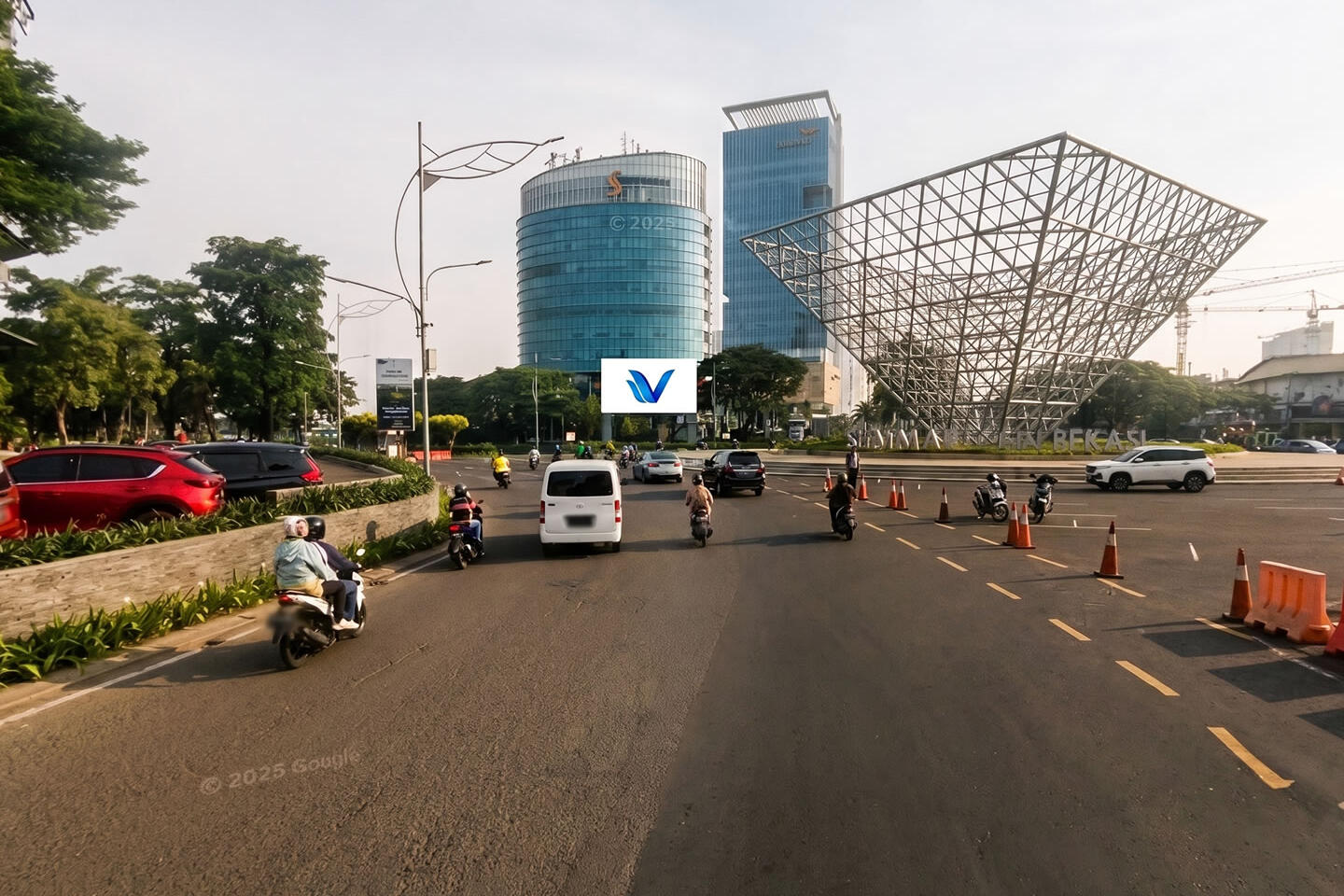 Videotron JL. BULEVAR AHMAD YANI (DEPAN PLAZA SUMMARECON BEKASI), BEKASI