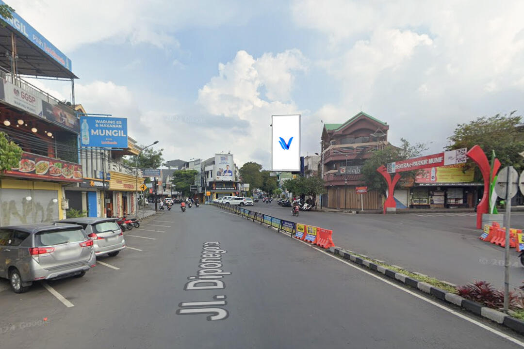 Billboard Jl. Agus Salim Batu (Toko Mas Gajah), Batu, Malang