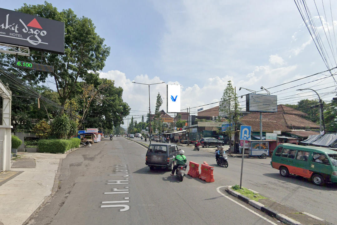 Billboard JL. Ir Djuanda (samping Borma Dago), Bandung