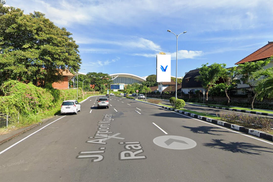Billboard JI. Keluar Bandara Ngurah Rai Tuban, Badung - Bali