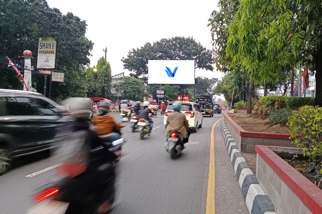 Billboard Jl. Jend Sudirman depan Ace Hardware, Semarang