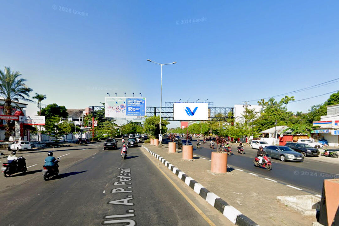 Billboard JL. A.P. PETTARANI, Makassar