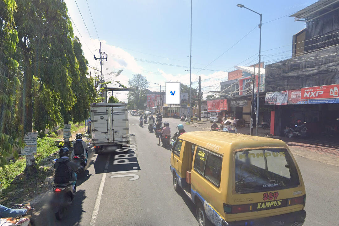 Baliho Jl. Mastrip Simpang Tiga, Jember