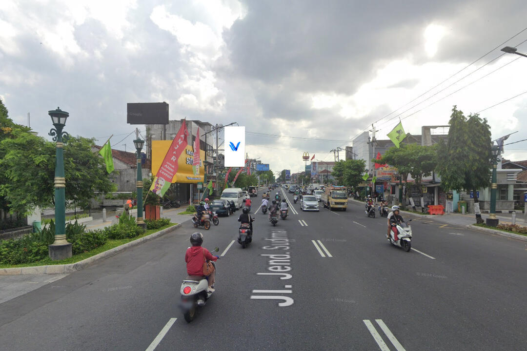 Billboard Jl. Jend. Sudirman (barat jembatan gondolayu), Yogyakarta