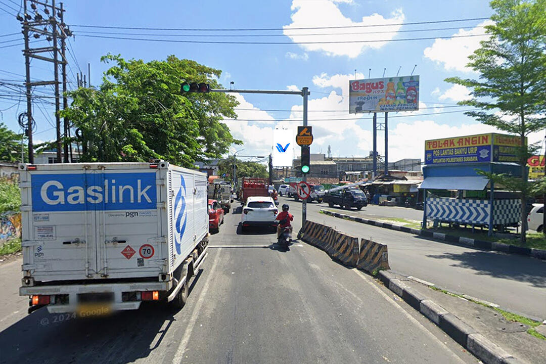 Billboard Perempatan Banyu Urip Pasar Kembang, Surabaya