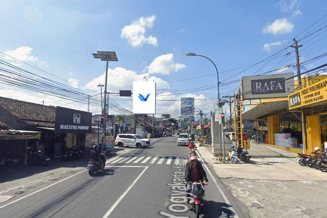 Baliho Jl. Yogyakarta - Kaliurang, Yogyakarta
