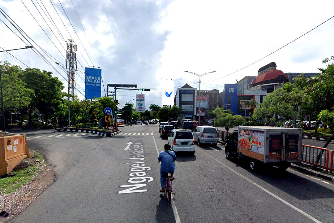 Billboard Perempatan Jl. Manyar - Kebun Bibit, Surabaya
